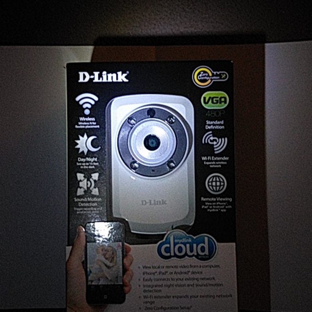 New D-LINK Surveillance Wi-Fi CAMERA, PICS SHOW SEALED